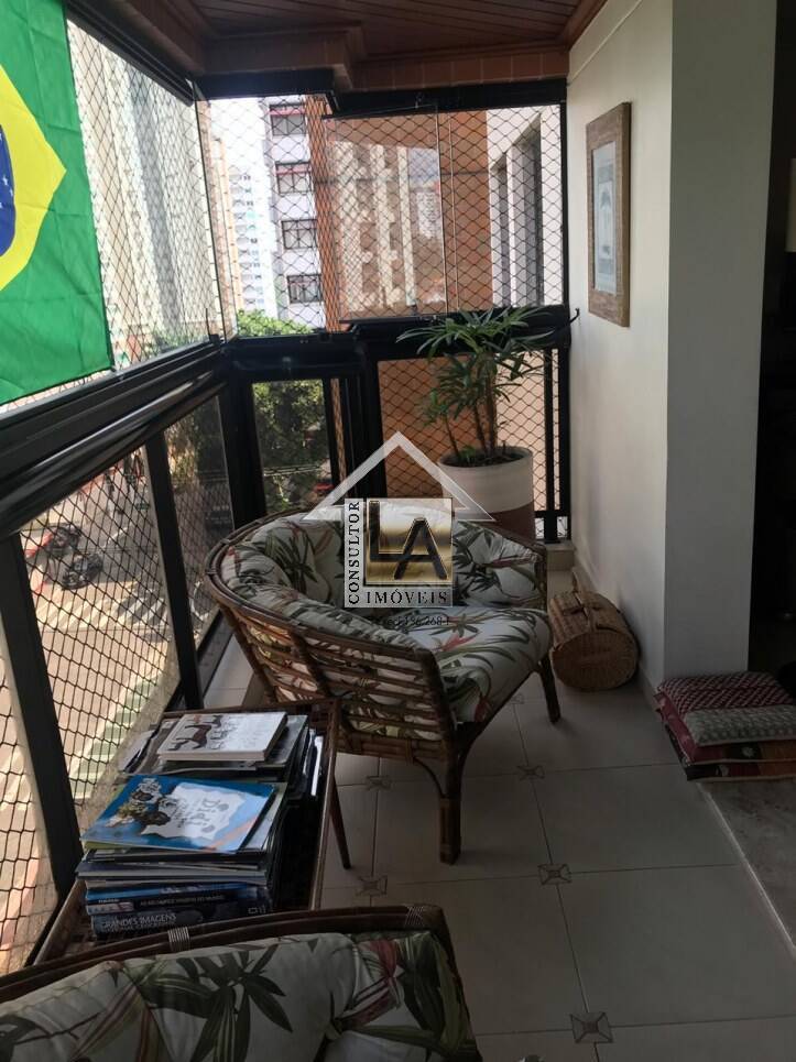 Apartamento à venda com 3 quartos, 130m² - Foto 2