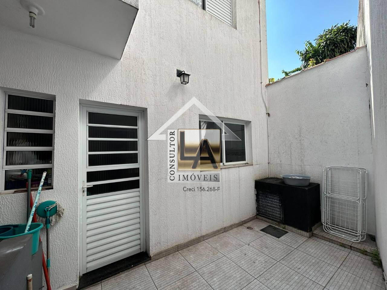 Sobrado à venda com 3 quartos, 243m² - Foto 4