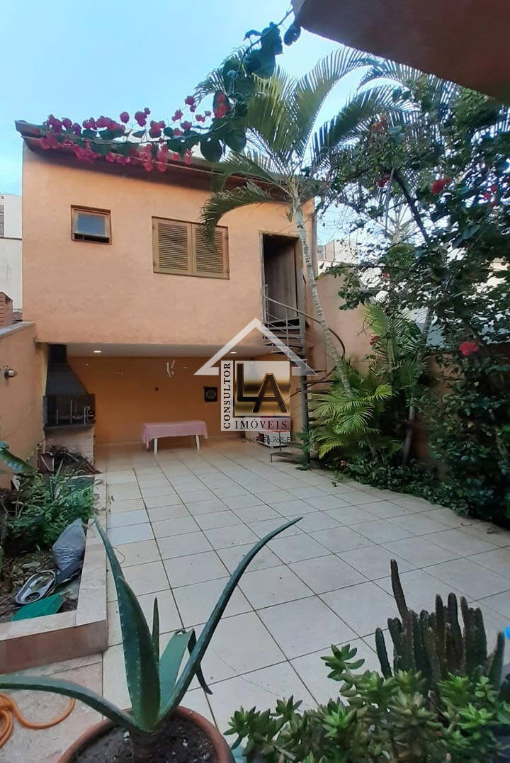 Casa à venda com 3 quartos, 236m² - Foto 2