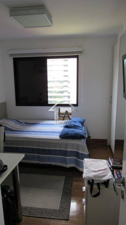 Apartamento à venda com 3 quartos, 209m² - Foto 15